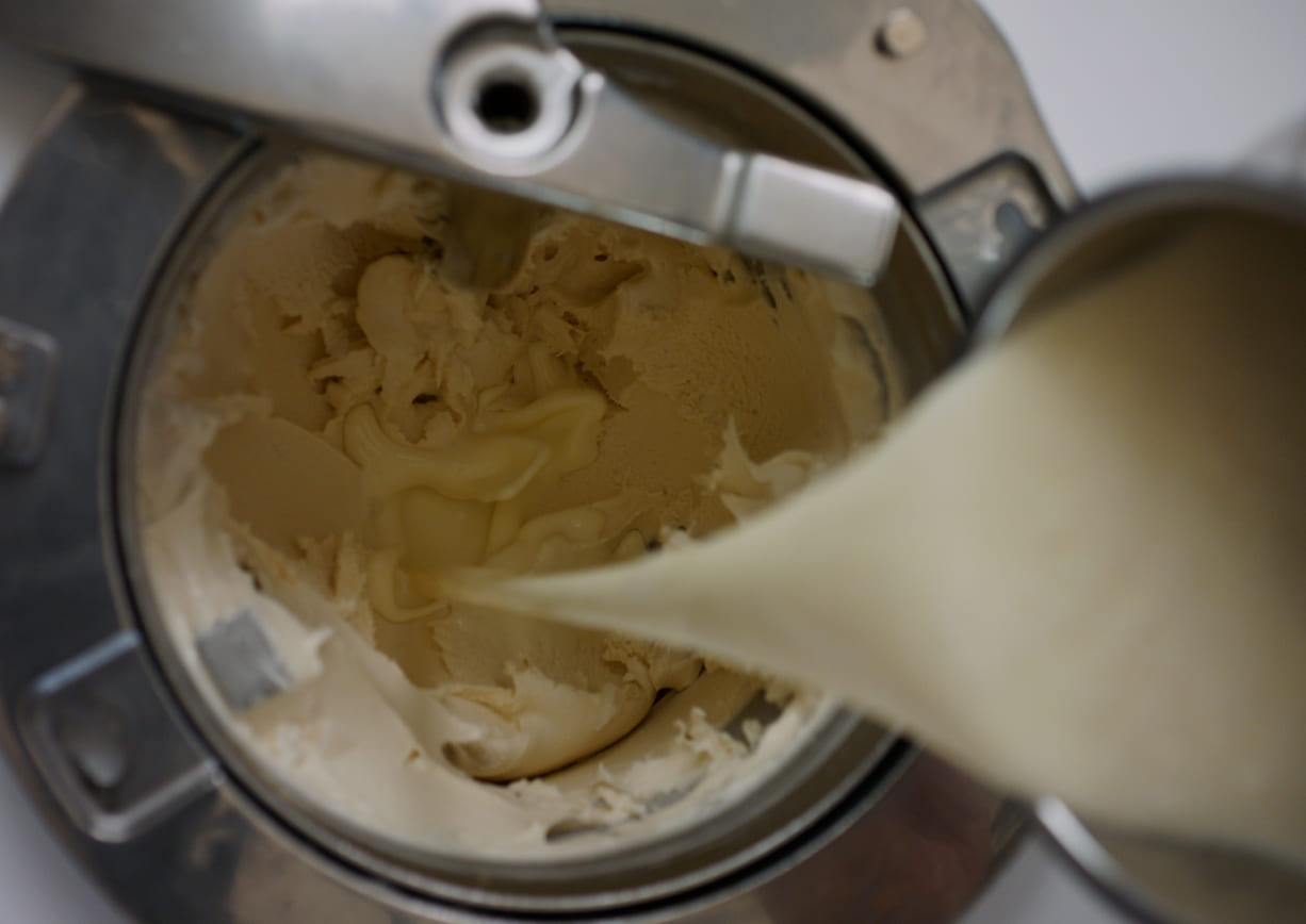 Eiszubereitung in der Eismaschine